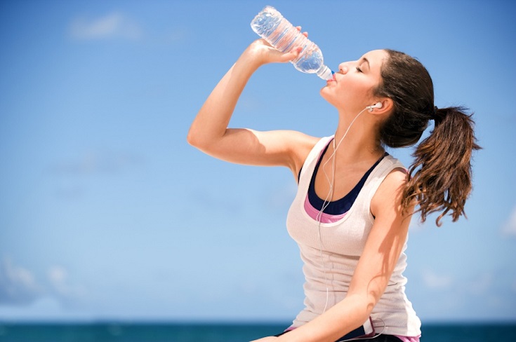 Minum air putih 2 liter per hari