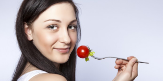 7 Manfaat Tomat Untuk Wajah dan Kulit