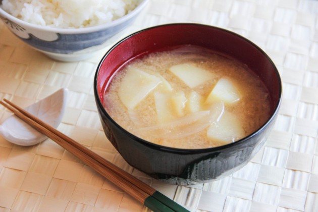 Sup miso, salah satu olahan kedelai kesukaan orang Jepang via japanesecooking101.com
