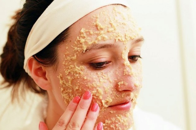scrub wajah dengan oatmeal