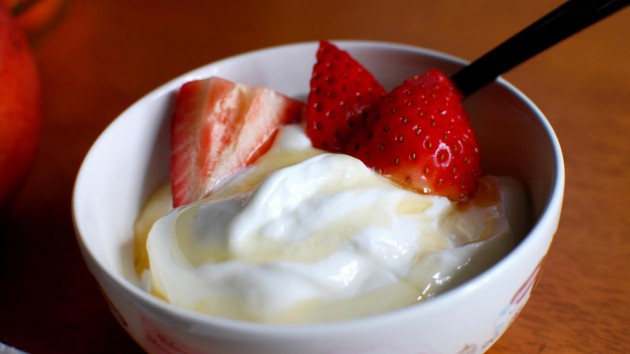 Greek yogurt, makanan andalah yang kaya protein - via www.fastcompany.com