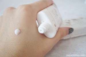 Gunakan pelembab Oil free untuk kulit berminyak