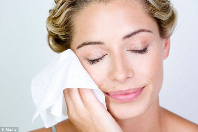 ganti handuk dengan tissue khusus wajah via tumbledrose.com