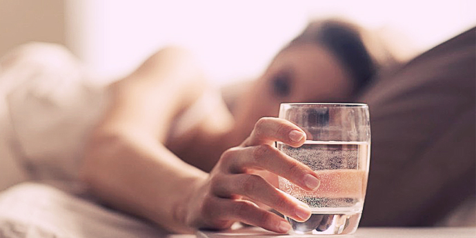 6 Kebiasaan di Malam Hari Agar Kulit Tetap Awet Muda!