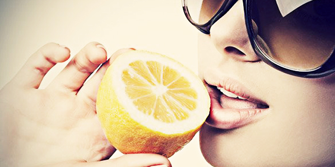 Ini Ampuhnya Lemon untuk Menghilangkan Flek Hitam dan Bekas Jerawat!