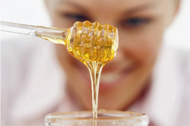 Kandungan magnesium, potasium, serta kalsium bisa ditemukan di dalam madu via www.youbeauty.com