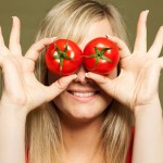 7 Rahasia Tomat Untuk Kulit yang Berjerawat
