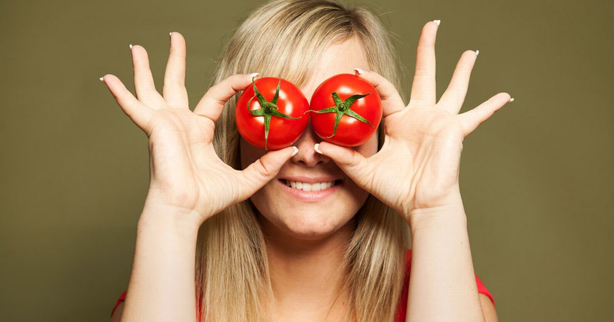 7 Rahasia Tomat Untuk Kulit yang Berjerawat