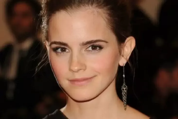 Artis-artis Ini Terpaksa Menahan Tawa di Depan Kamera karena Masalah Gigi yang Tak Terduga